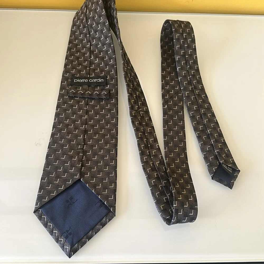 Pierre Cardin Vintage Gray 100% Silk Jacquard Neck Tie